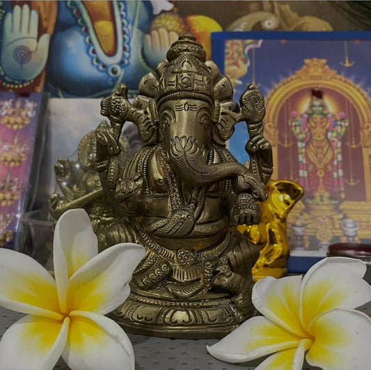 How to Choose a Brass Ganesha Idol: Size, Finish, and Placement Guide